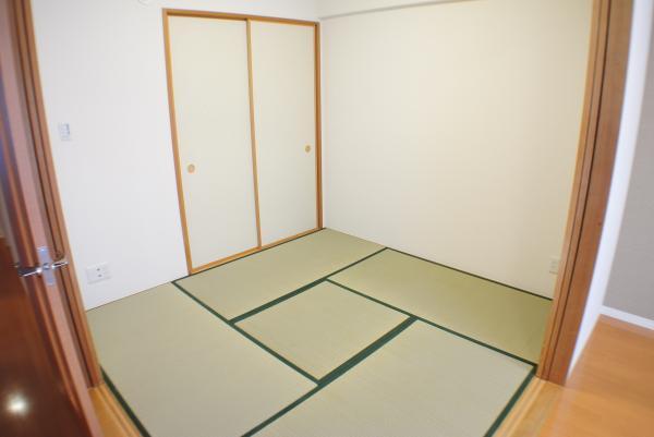 Non-living room. Japanese-style room 4.5 Pledge