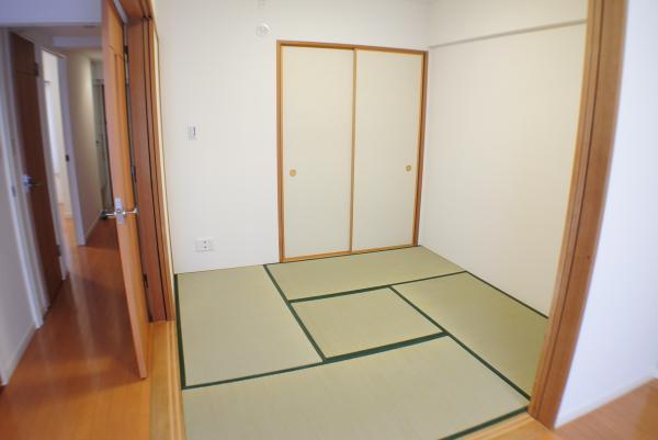 Non-living room. Japanese-style room that can also be used as a guest room