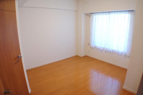 Non-living room. Western-style 6 Pledge