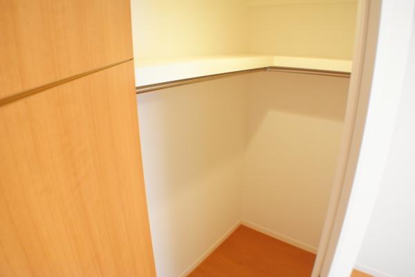 Receipt. Walk-in closet of a large capacity