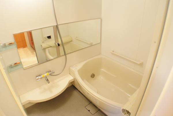 Bathroom. Bathroom with Reheating function