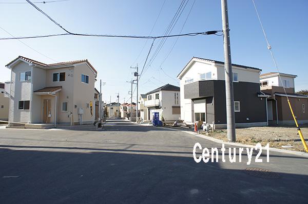 Local photos, including front road. 11 / 27 shooting