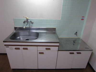 Kitchen. It will be cooking Hakadori with two-burner stove