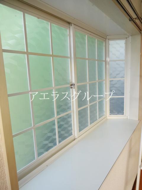 Other Equipment. Leave a favorite accessory to the bay window