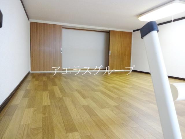 Receipt. There is housed in a loft