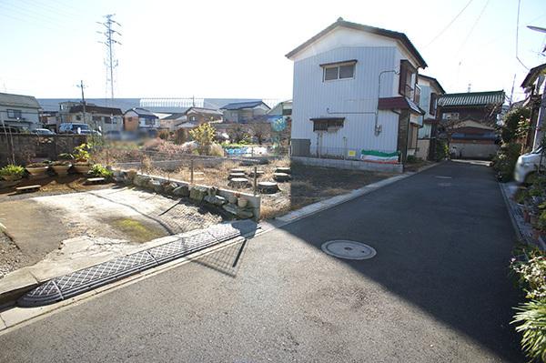 Local photos, including front road. Local (12 May 2013) Shooting