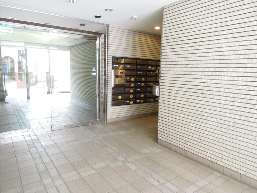 Entrance. auto lock