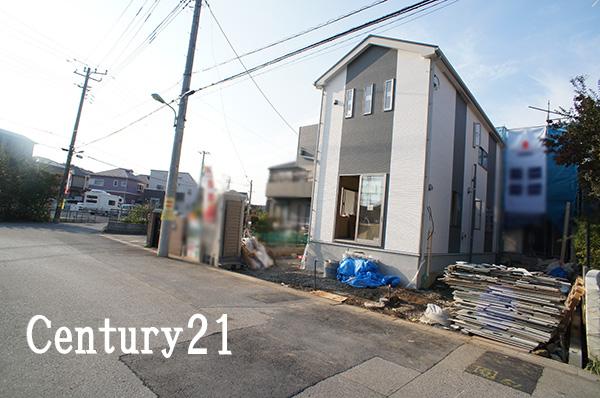 Local photos, including front road. 10 / 31 shooting