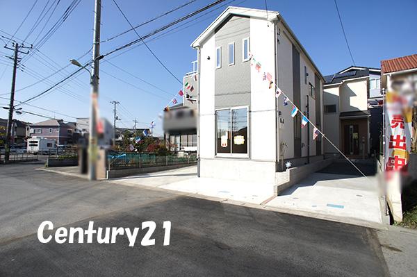 Local photos, including front road. 12 / 5 shooting