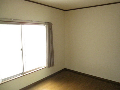 Living and room. Bright grain of the flooring is also coordinated with the furniture is ◎