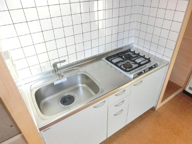 Kitchen. 2-burner stove in the kitchen