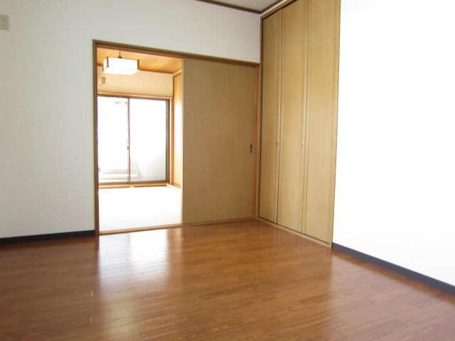 Living and room. Separate reference is a picture