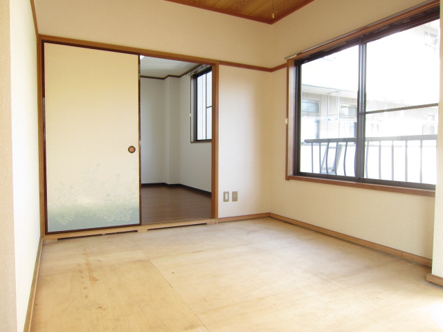 Living and room. Separate reference is a picture