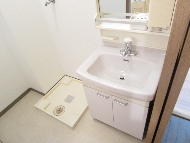 Washroom. Separate reference is a picture