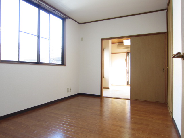 Living and room. Separate reference is a picture