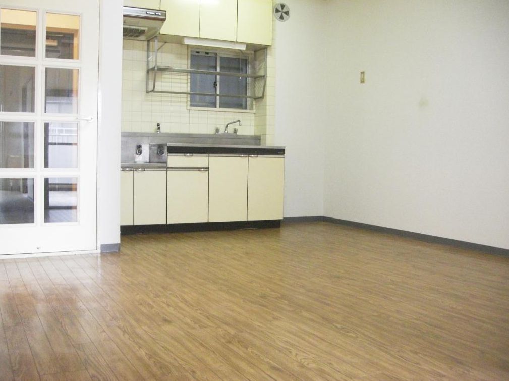 Living and room. Spacious living room.