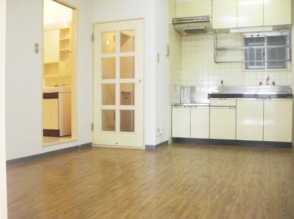 Living and room. How in newlyweds.