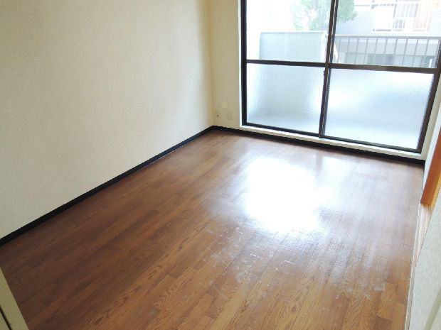 Living and room. We will consult, as air-conditioned rooms.