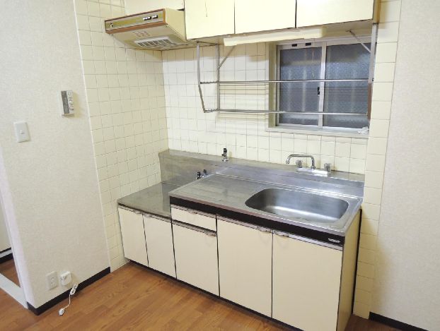 Kitchen. Gas stove can be installed.