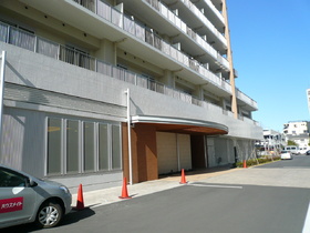 Building appearance. Entrance