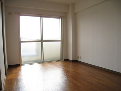 Living and room. It will also be bright room in the sunshine