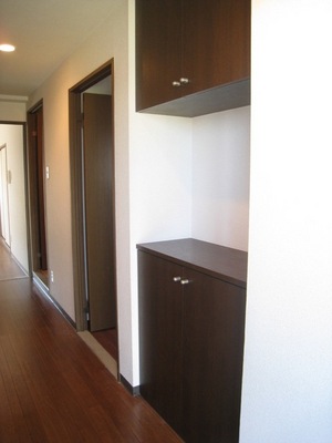 Entrance. I opened the front door ・  ・  ・