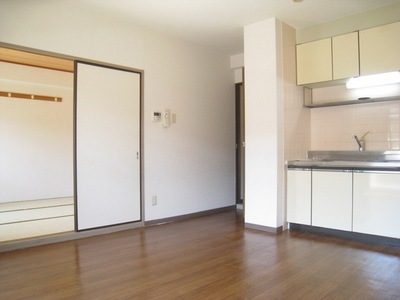 Living and room. It can be used by connecting the LDK and the Japanese-style room
