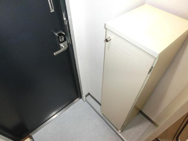 Receipt. There are shoes BOX