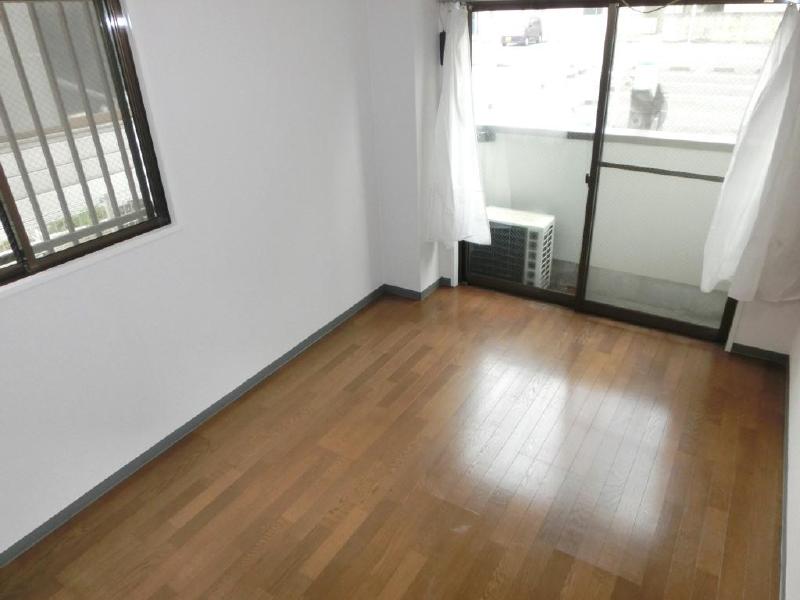 Living and room. It is a bright room with two-sided lighting of the corner room!