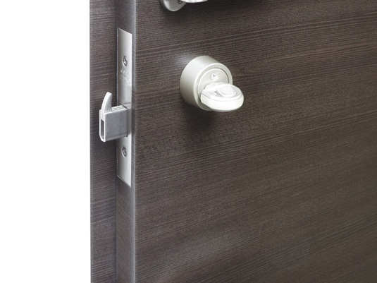 Security.  [Sickle with a dead bolt lock] Also trying to break the door open bar, etc., It shows the high crime prevention even for projection is caught violence vandalism, such as sickle. It is a specification to enhance the crime prevention effect. (Same specifications)