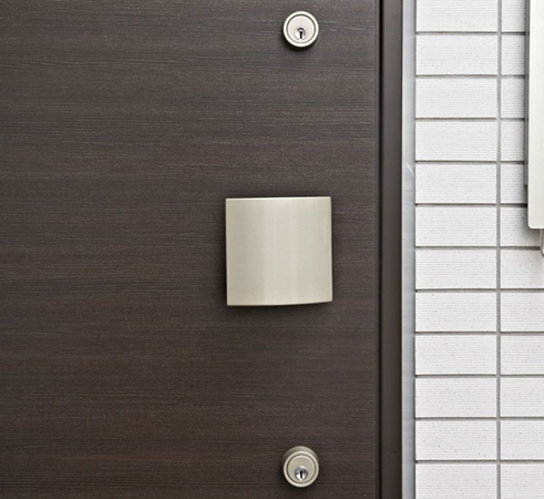 Security.  [Double Rock] Double lock specification entrance door is fitted with two of the cylinder lock. Against unauthorized intrusion, It has extended crime prevention take measures that make over a period of time and effort. (Same specifications)