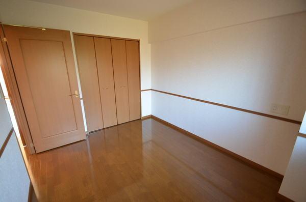 Other room space. Entrance next to the Western-style