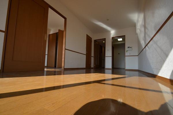 Living and room. 11 Pledge