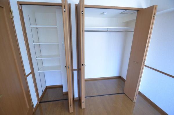 Receipt. Storage of the entrance next to the Western-style