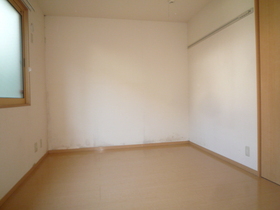 Living and room. 6 Pledge Western-style