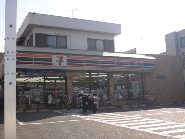 Convenience store. Seven-Eleven (convenience store) to 400m