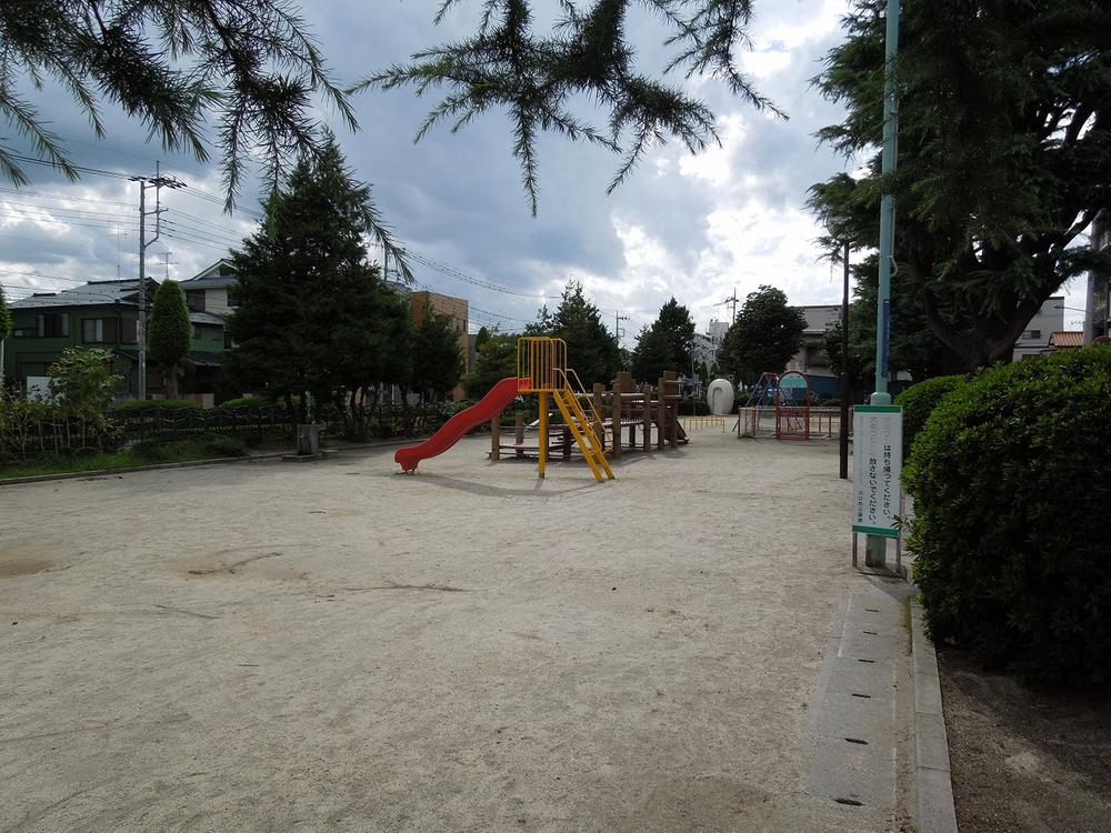 park. Kamiaoki to green space 232m