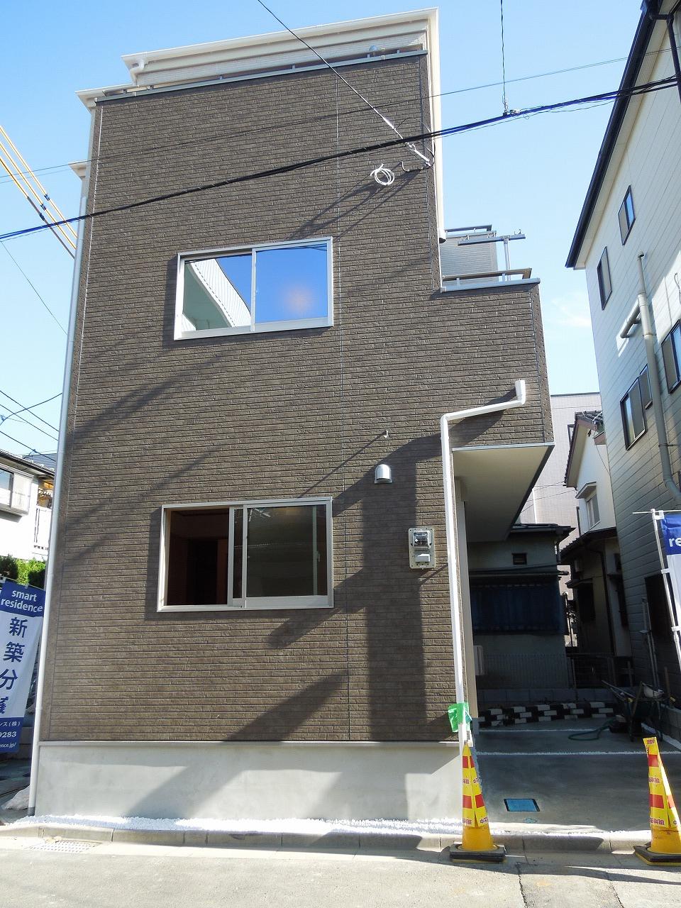 Local appearance photo. Shooting from the building front