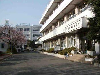Junior high school. 764m until Kawaguchi Tatsunishi junior high school