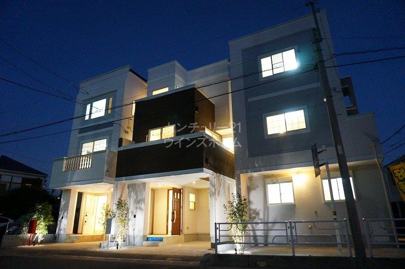 Local appearance photo. ◇ night appearance (November 2013) shooting ◇ Cartier ・ Resort, great appearance ☆ Yes Car space! Part of the building, Built-in garage