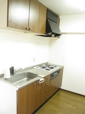 Kitchen. Hakadori cooking with gas stove 3 groups