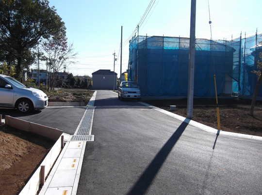 Local photos, including front road. Frontal road