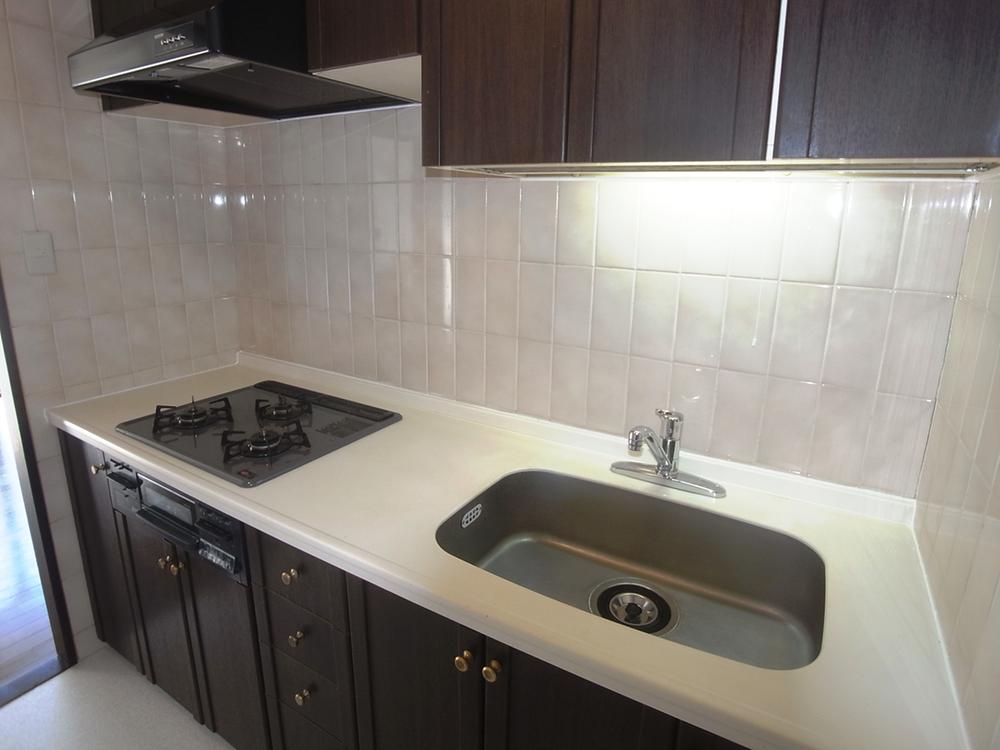 Kitchen. Kitchen photo (range hood replacement, Washing bracket exchange, CF ・ Cross Chokawa, House cleaning) / December 2013 shooting