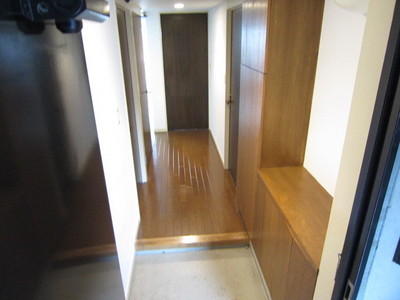 Entrance. Large shoe box