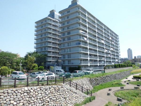 Local appearance photo. 240 units Big Community