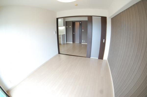 Non-living room. Western-style followed from dining