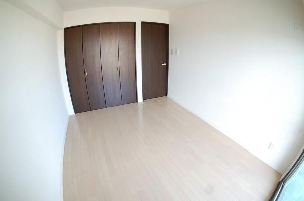 Non-living room. Change to Western-style