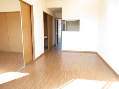 Living and room. Living sunny!