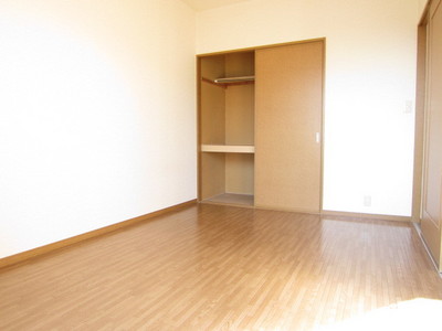 Living and room. South-facing Western-style Put 1 groups air conditioning