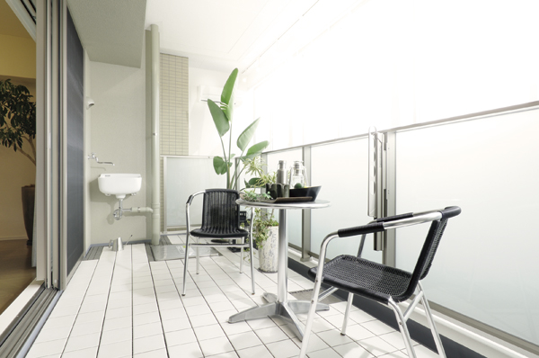 Wide balcony to ensure a depth of about 2m